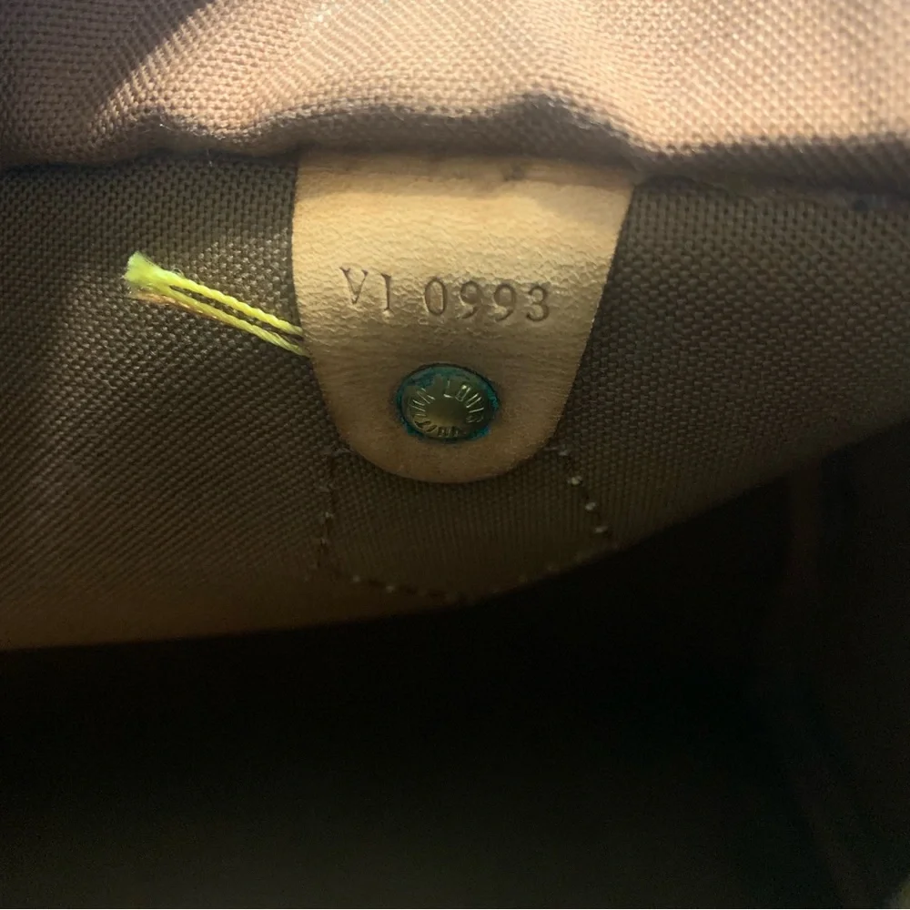 Louis Vuitton Monogram Speedy 25 Bag - Picture 4 of 16